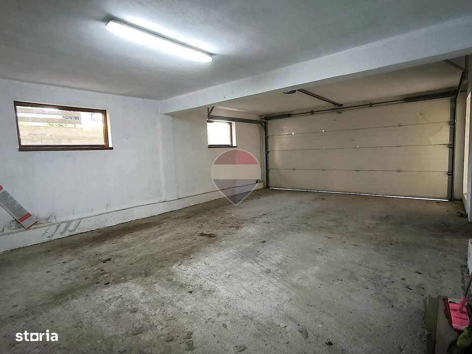 Casă / Vilă cu 4 camere de vânzare în zona Sud-Vest