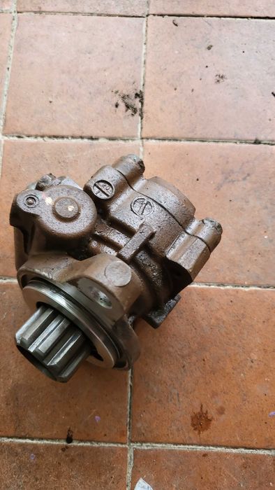 Хидравлична помпа за toyota land cruiser