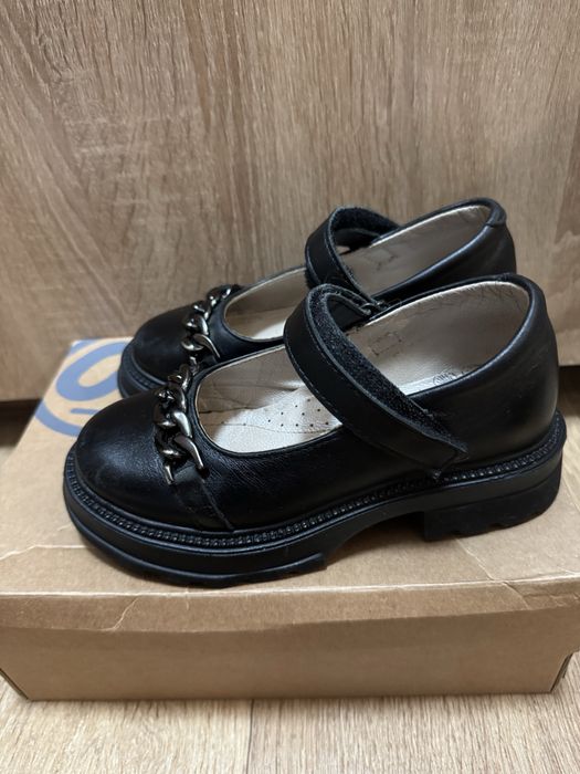 Продам туфли для девочки Shagovita