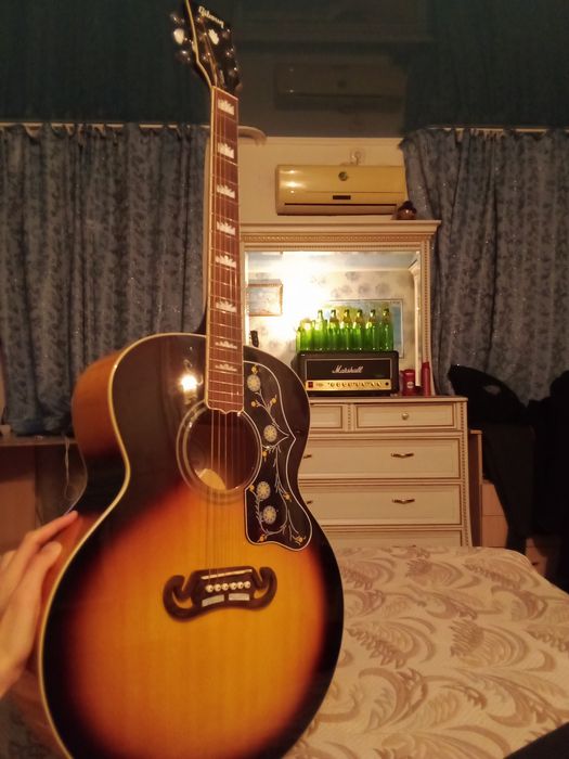 Акустическая гитара Gibson SJ 200