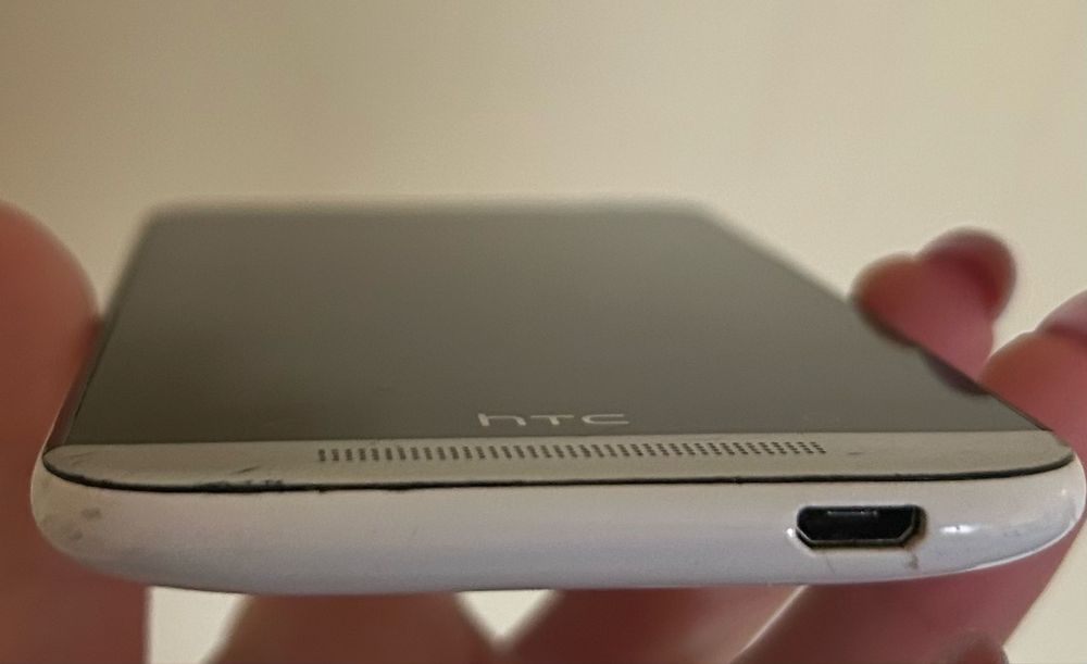 Телефон HTC Desire 601