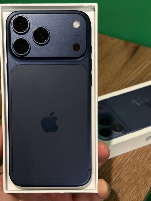 IPhone 17pro Max продам на гарантии до 2027