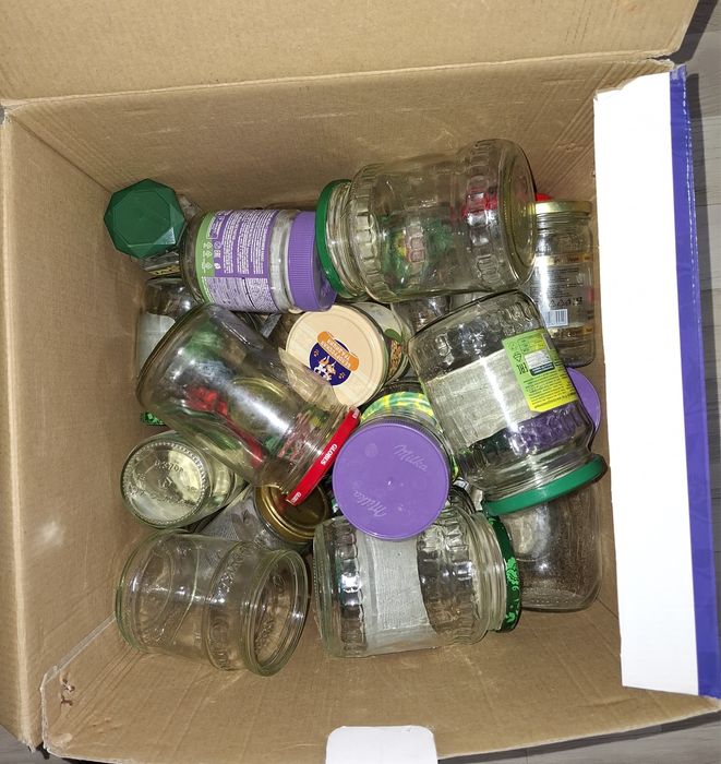 Отдам бесплатно  банки разные 0,5-0,7