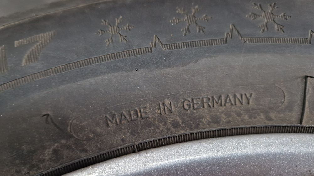 Set 4 jante Ford Kuga cu anvelope  iarna Dunlop 235/55R17