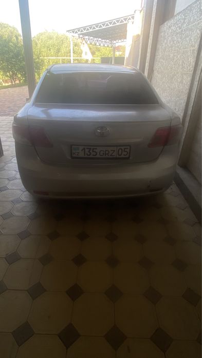 Тойота Авенсис 2011