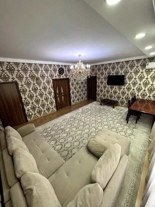 Продается  4-ком. с мебелью и техникой. М.Улугбекский рн.