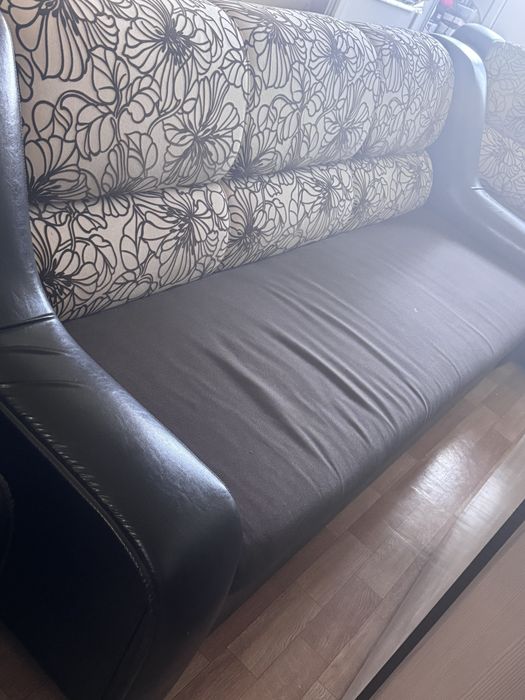 Продам Диван и Гарнитур Срочно