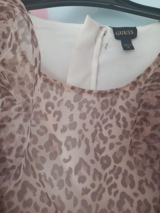 Rochita Guess purtata o singura data