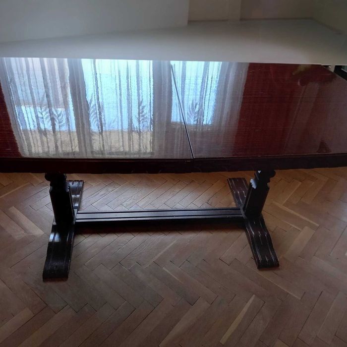Масивна разтегателна трапезна маса – много стабилна, тежка