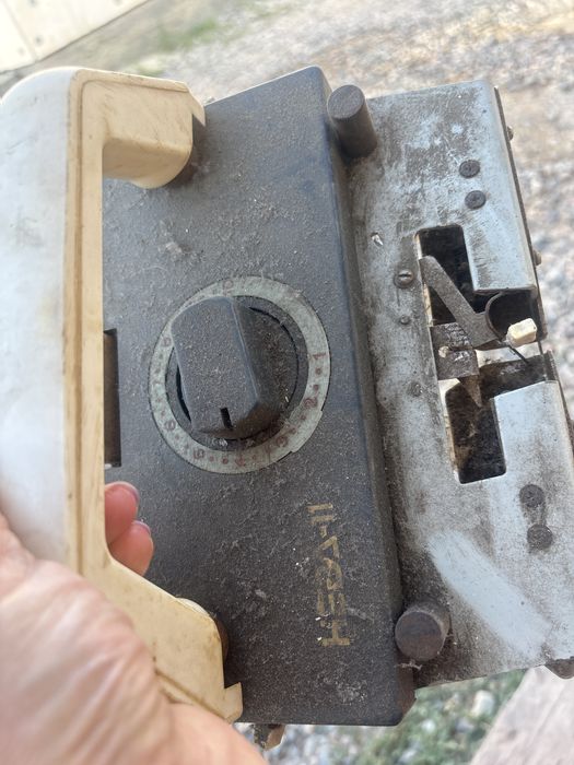 Продам вязальную машинку Нева