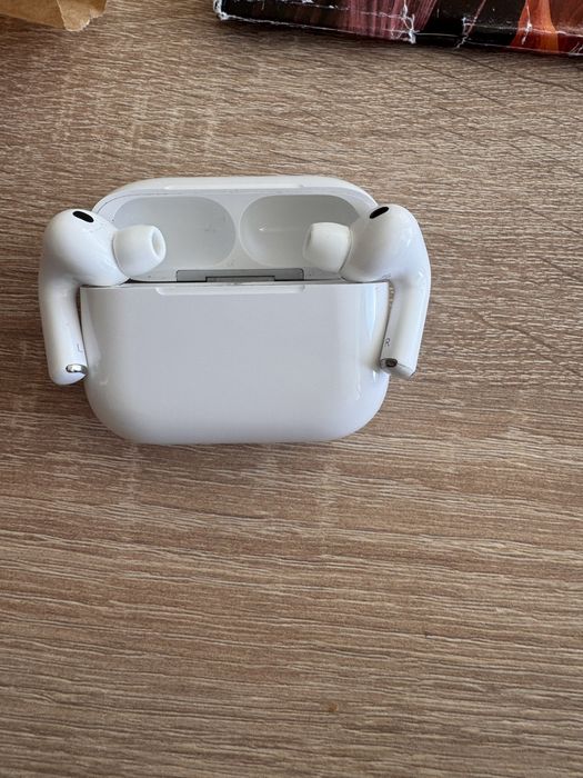 Air pods pro 3 folosite o luna