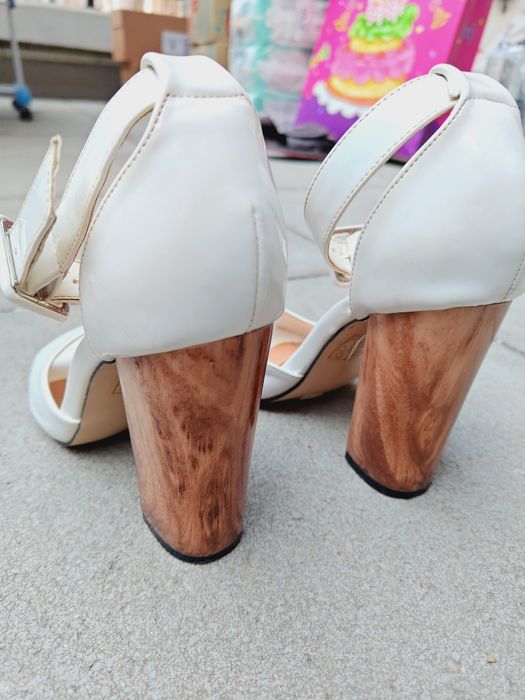 Sandale elegante cu toc gros