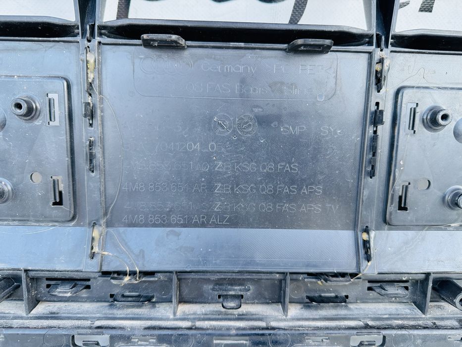 Grila radiator S Line Black  Audi Q8 cod 4M8853651