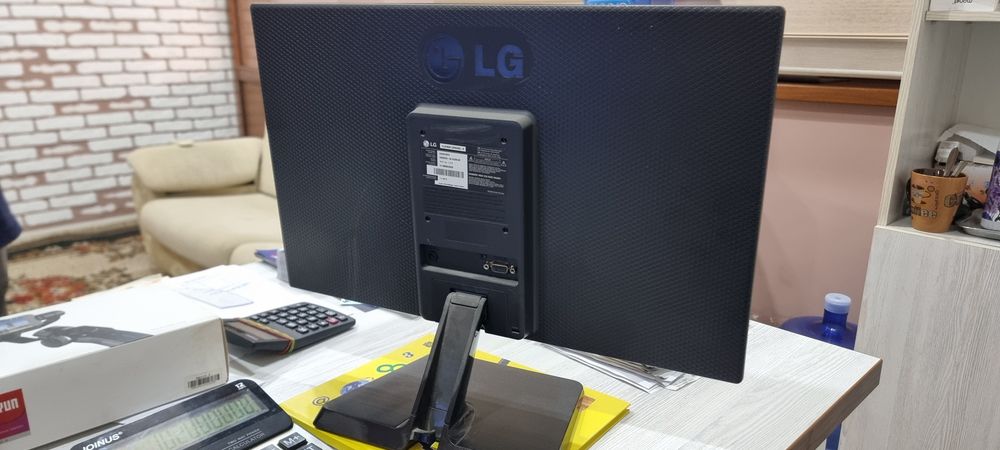 LG monitor holati tiniq