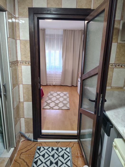 Închiriez garsonieră zona Cet