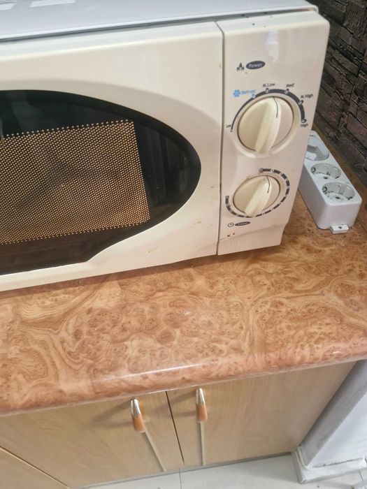Продава се микровълнова фурна
