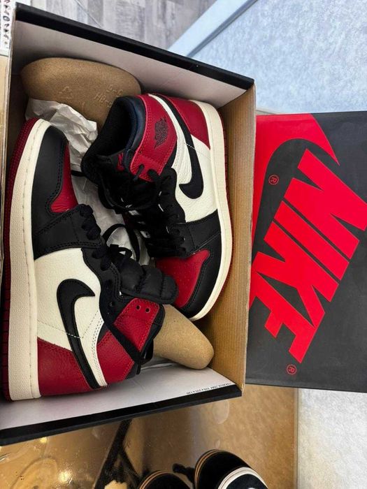 Продам кроссовки Nike новые 38 размер