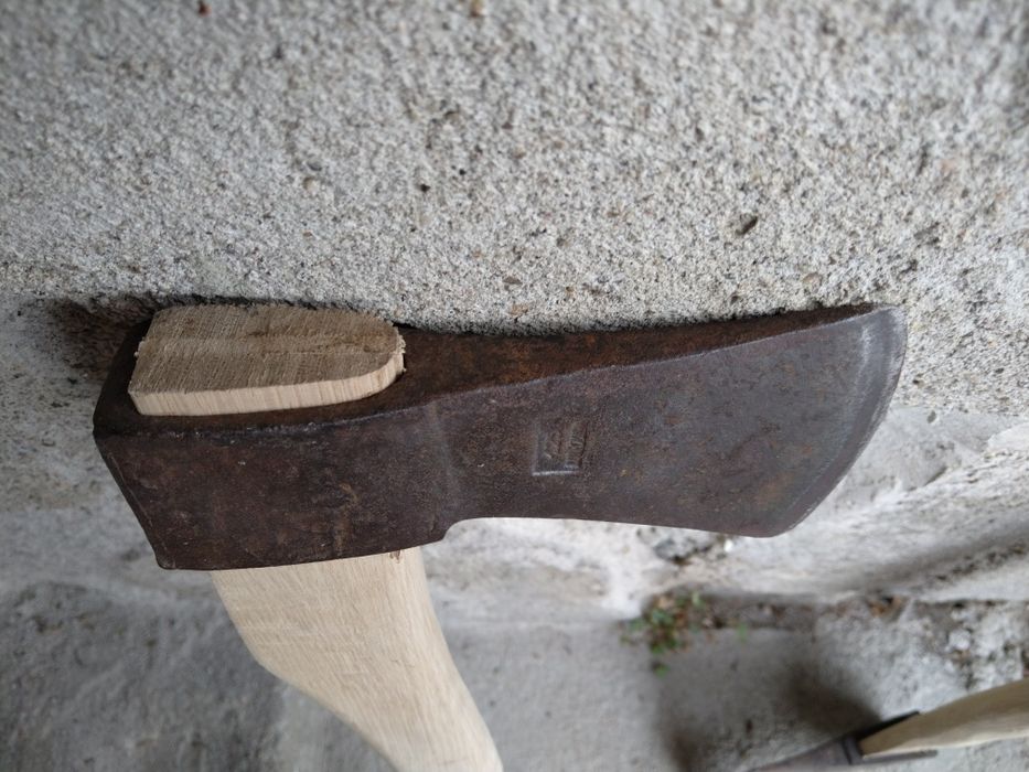 Продавам две големи Френски антикварни брадви 19-ти век Продавам