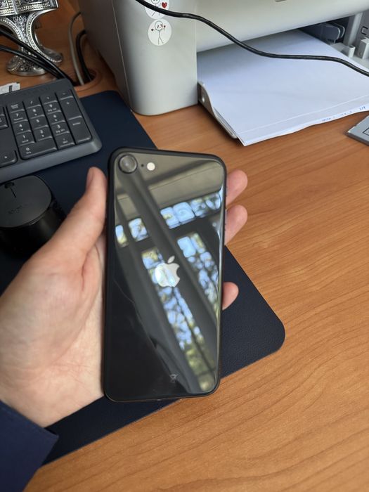 Продам айфон 8 se