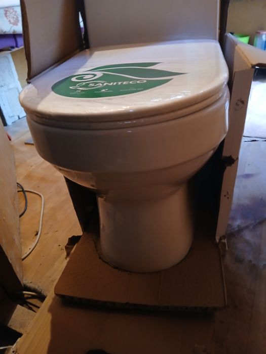 Сантехника..унитаз  новый в упаковке