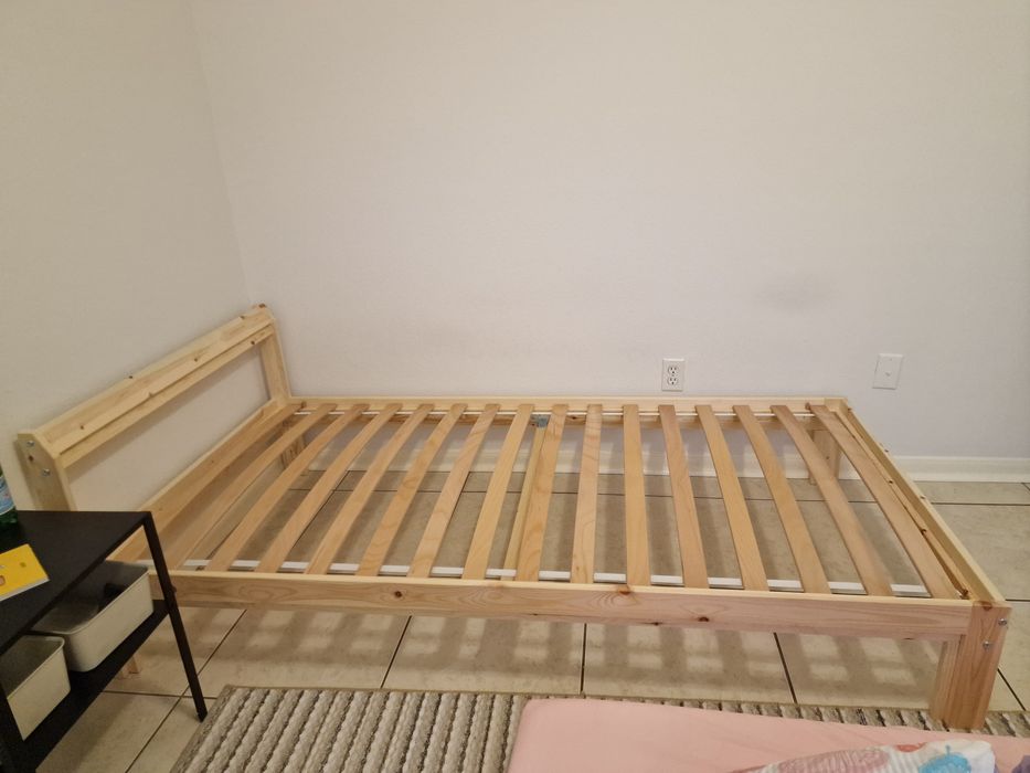 Кровать односпальная