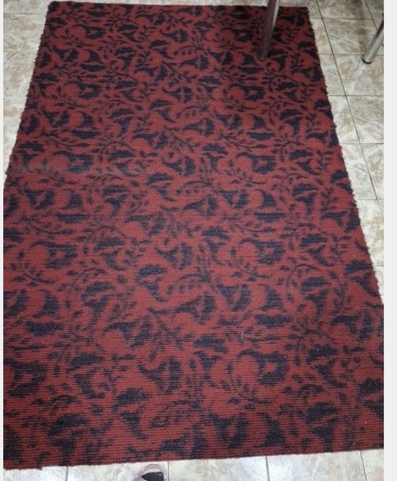 Covor roșu + negru 2,4/1,6 m