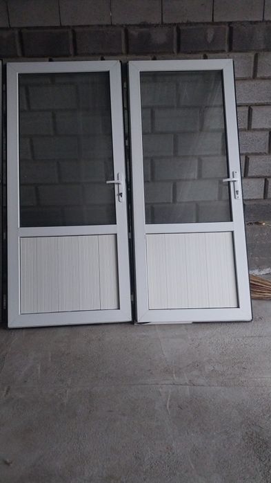 Продаются пластиковые двери
