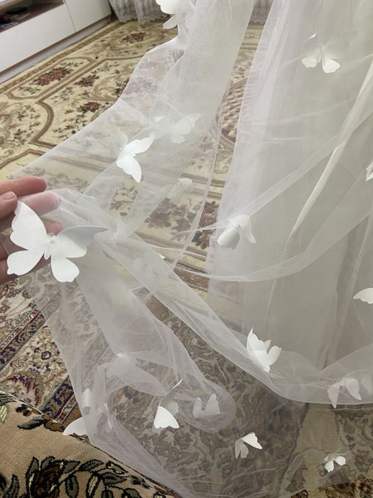 Продам белое бальное платье для девочки