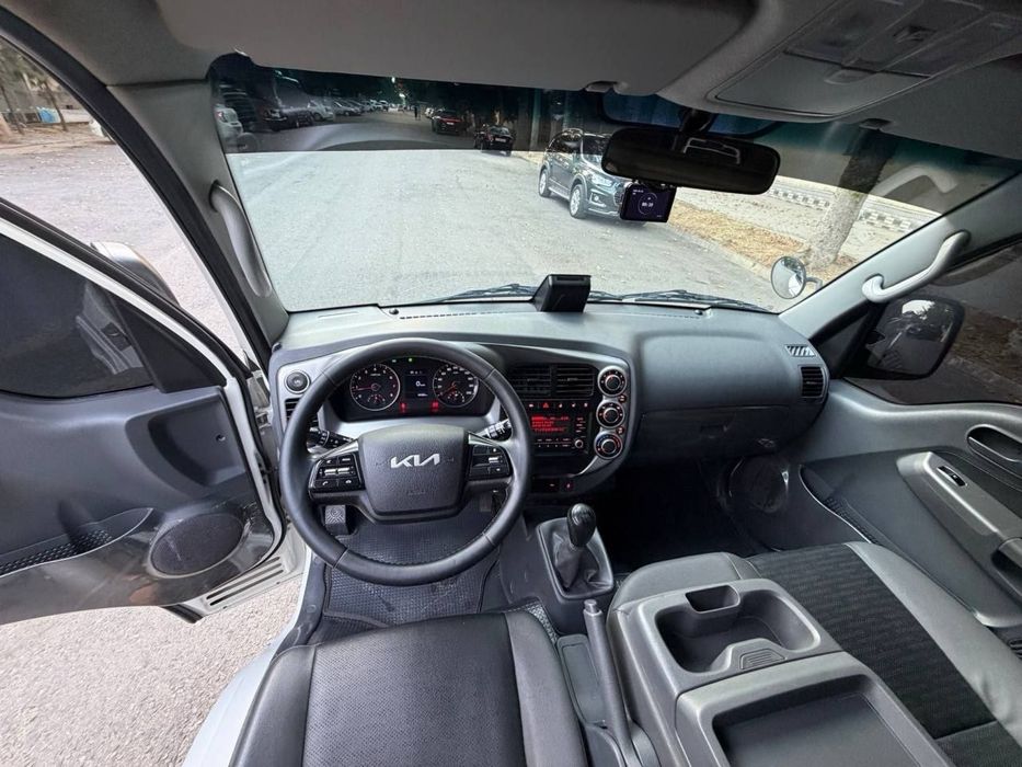 Kia bongo srochno sotiladi