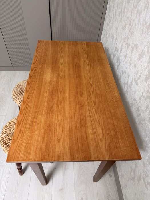 Стол со стульями