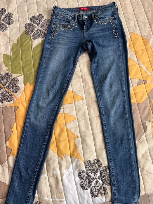 Дамски Дънки Guess с камъчета около джобовете размер 27 хс/с