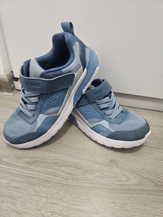 Adidaşi skechers nr. 37