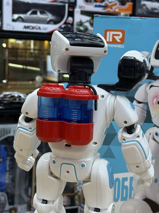 Радиоуправляемый гидроэлектрический робот для детей