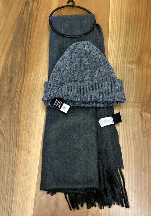 Зимна шапка beanie и зимен шал на Sinsay - чисто нови