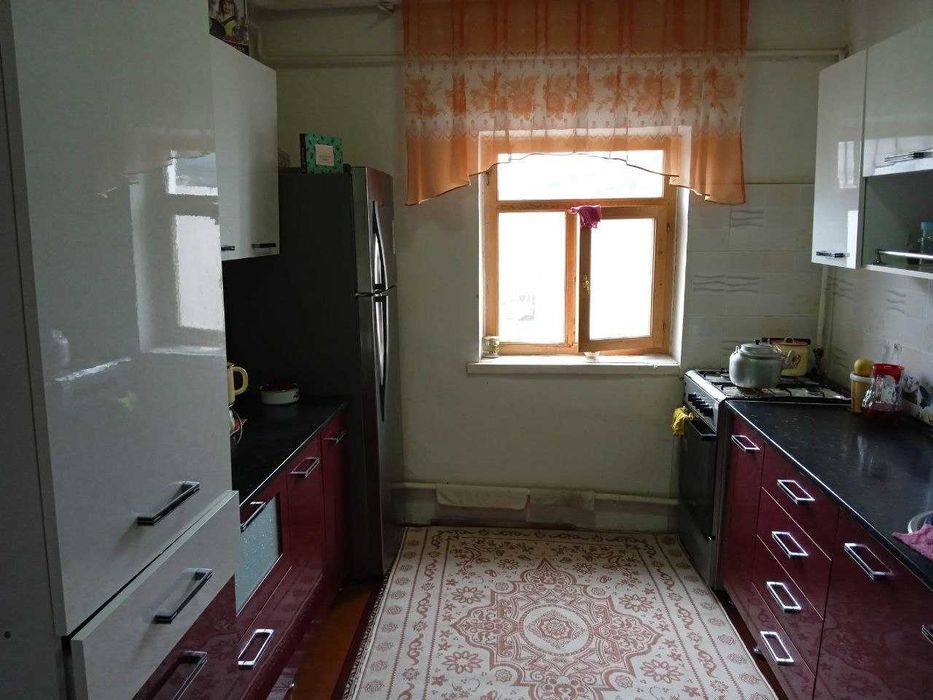 Қала орайында 108-поворот мүйеште (угловой) жайласқан жер үй сатылады