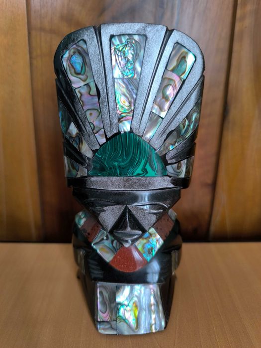 обседианови статуетки на слънцето и луната