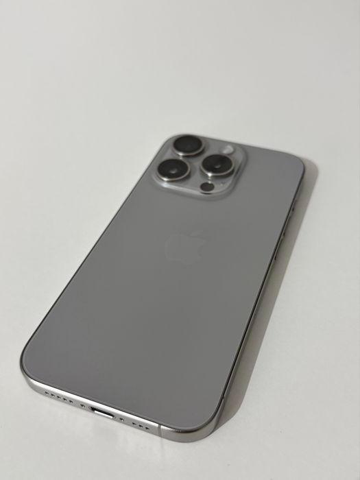 iPhone 15 Pro Natural Titanium в отличном состоянии