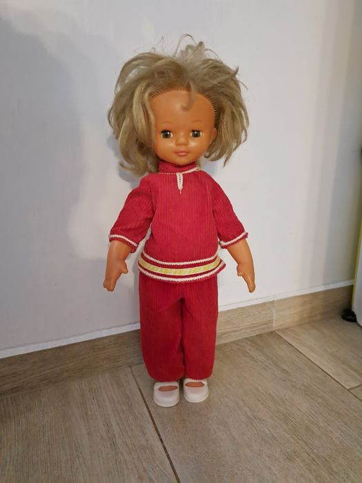 Papusa veche dar intretinuta