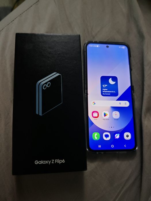 Samsung Galaxy Z Flip 6 256GB Blue - Estetic 10/10 - Defect parțial ecran