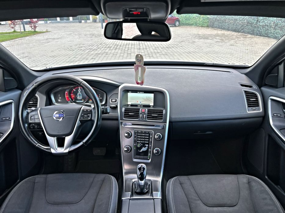 Volvo XC60 2.4 D4 AWD 181 CP R-Design