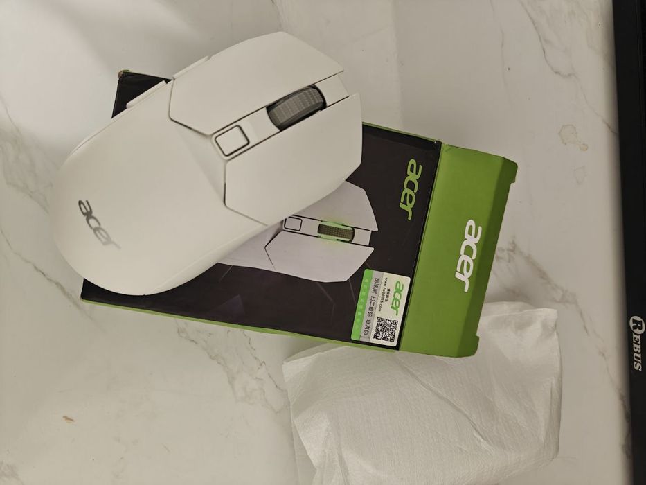 Ssd m2 adata 1tb, мышка, райзер все новое