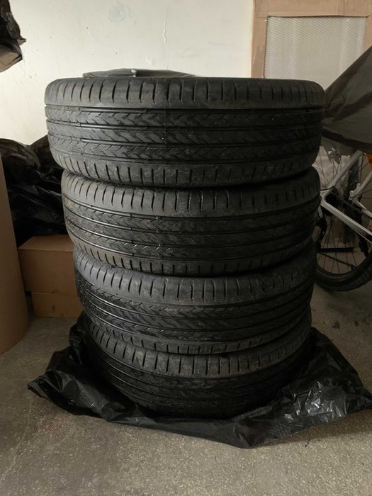 Anvelope 215 60 r18