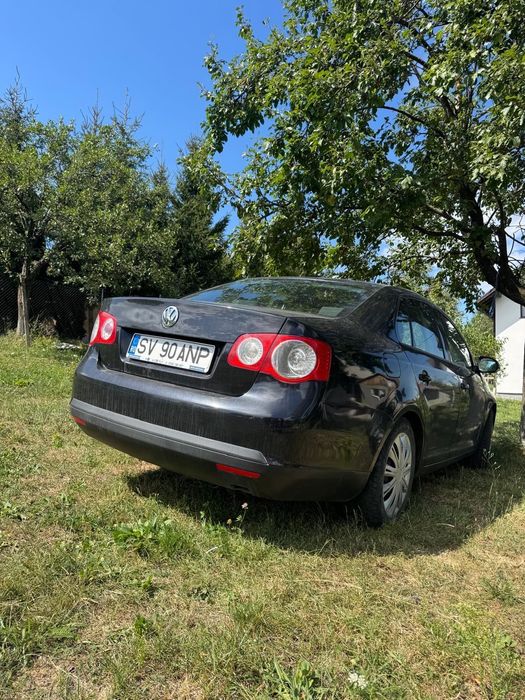 Volkswagen Jetta, 2.372 € — imagine 2