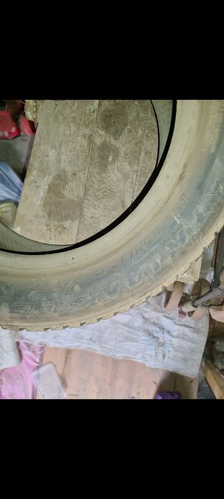 Шина на авто  мерс, тайота