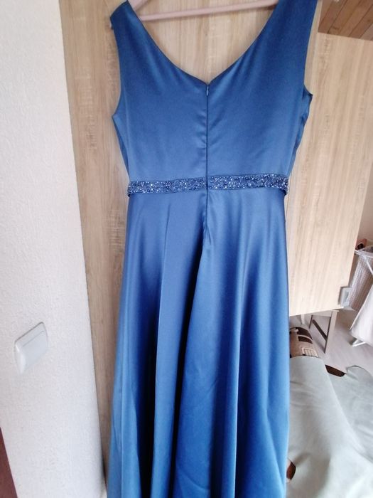 Официални рокли.