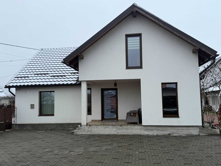 Cabana de inchiriat cu jacuzzi si foisor pentru 10-12 persoane - LIBERA 15-17 MAI