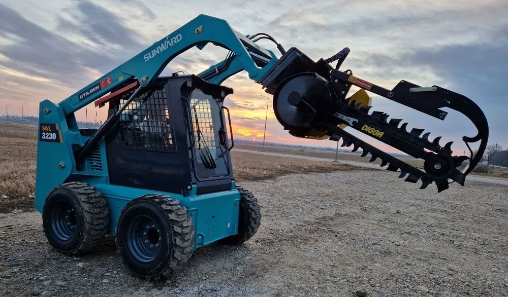 Închiriere Buldoexcavator Caterpillar 428 | Servicii Profesionale