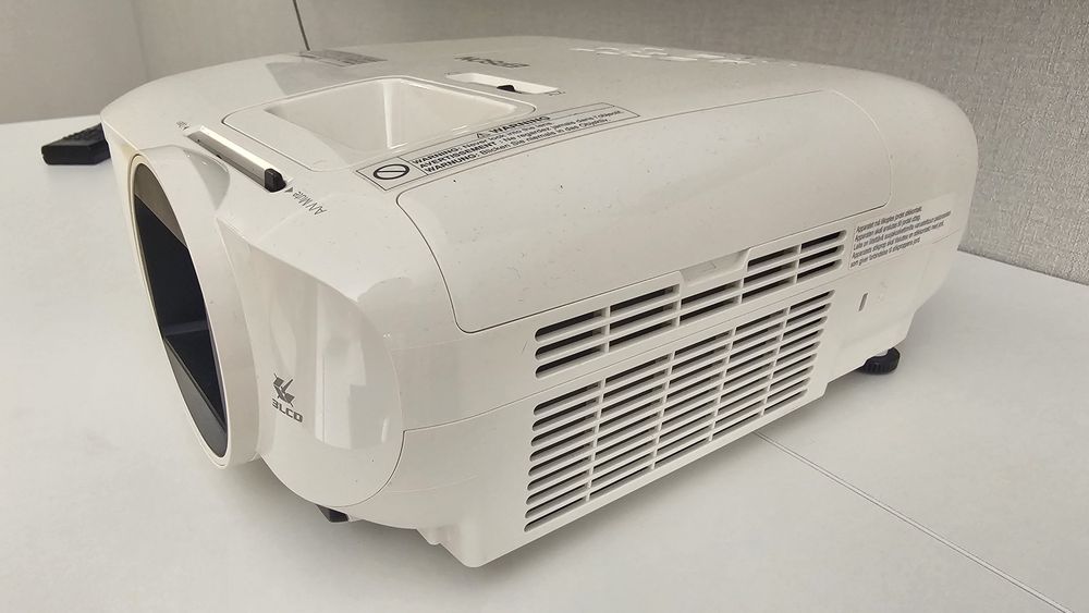 Мультимедийный проектор Epson 

TW5400.

Тип: Проектор для домашнег