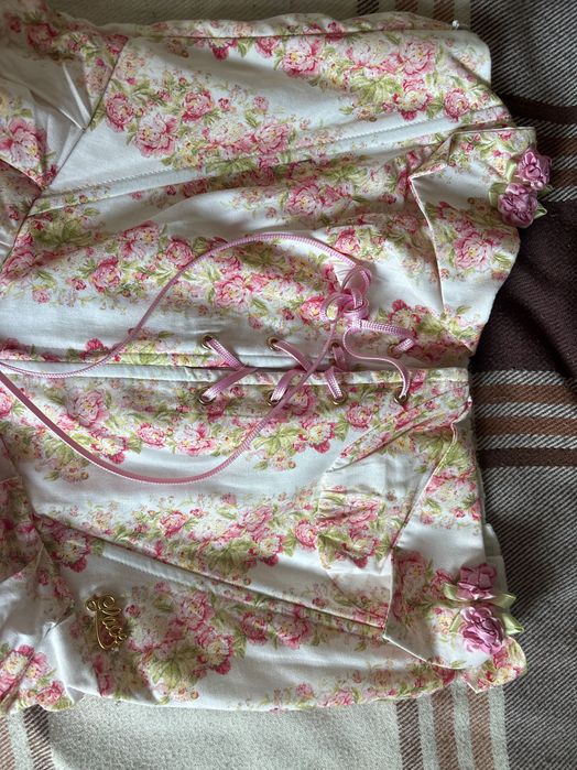 Продам платье  популярного бренда Lacemade