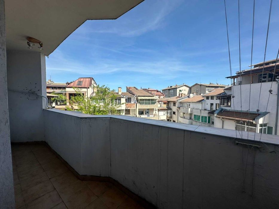 Апартамент под наем с две спални, ново обвзавеждане